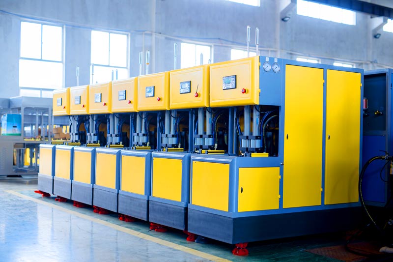 Know About the Features of the Full Automatic Blow Molding Machine and Their Applications